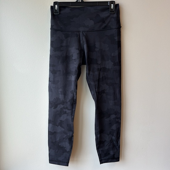 Lululemon camo Black Athletic Leggings 8 Wunder under - Picture 6 of 6